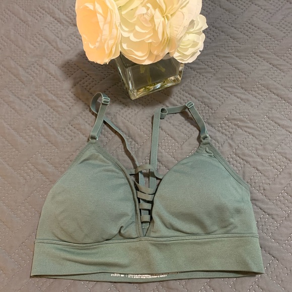 Victoria's Secret Other - Victoria’s Secret Seamless Sports Bra